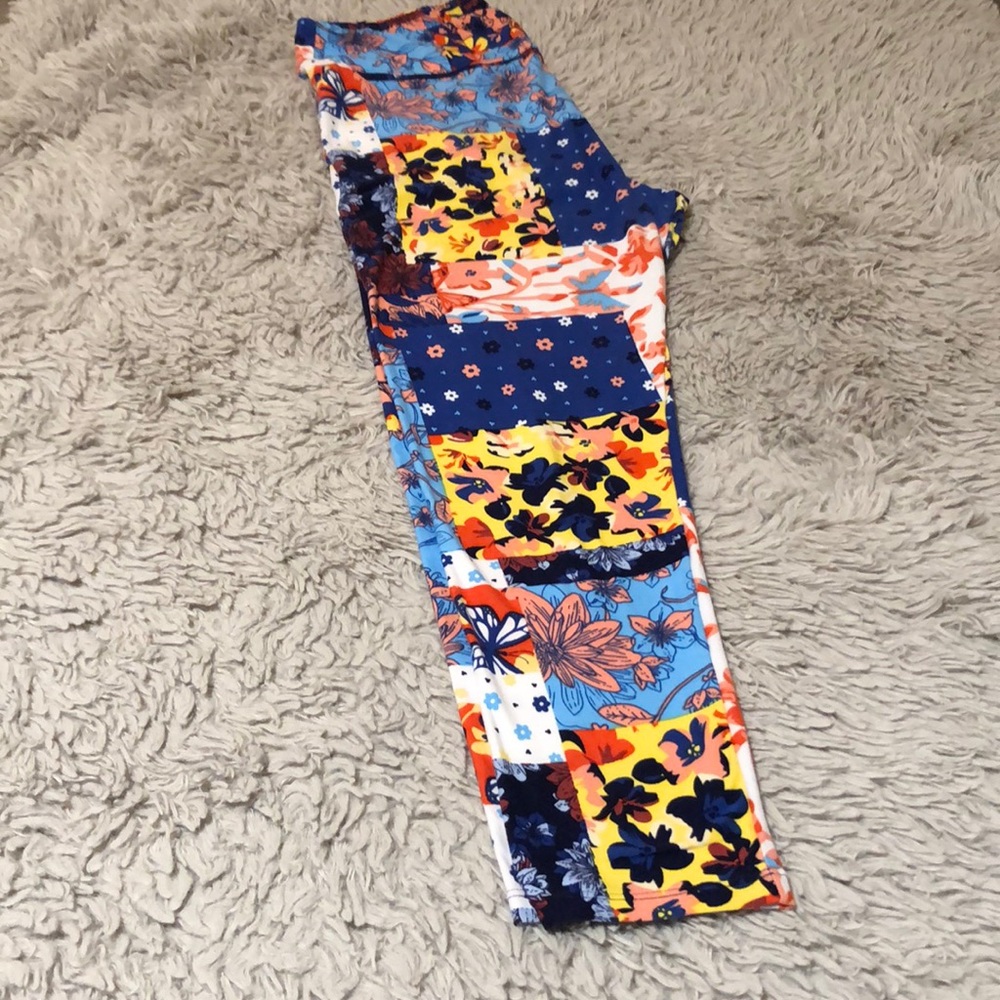 Women’s LuLaRoe Leggings TC2 Blue Floral Quilted